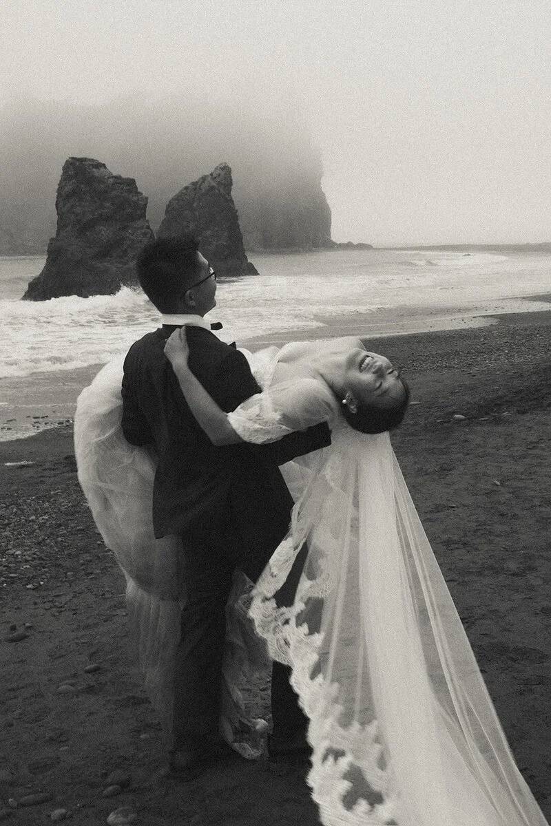 Elopement photo by BreeAnna Lasher, Seattle, WA
