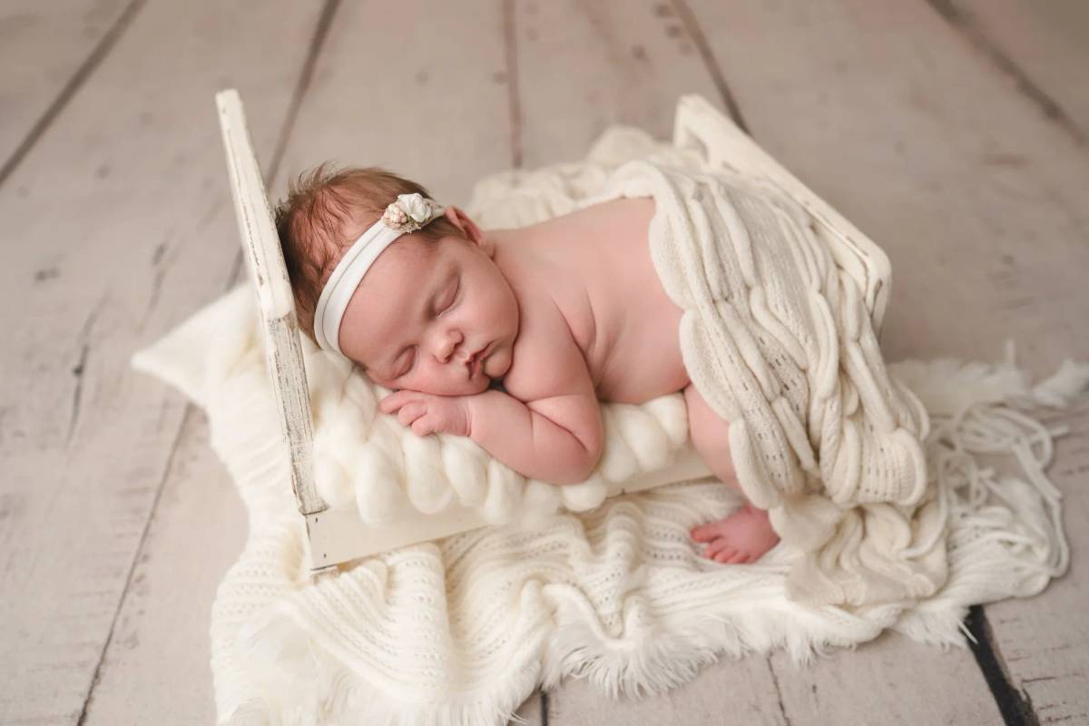 Newborn photo by Laura Linder Photography, Cedar Rapids, IA