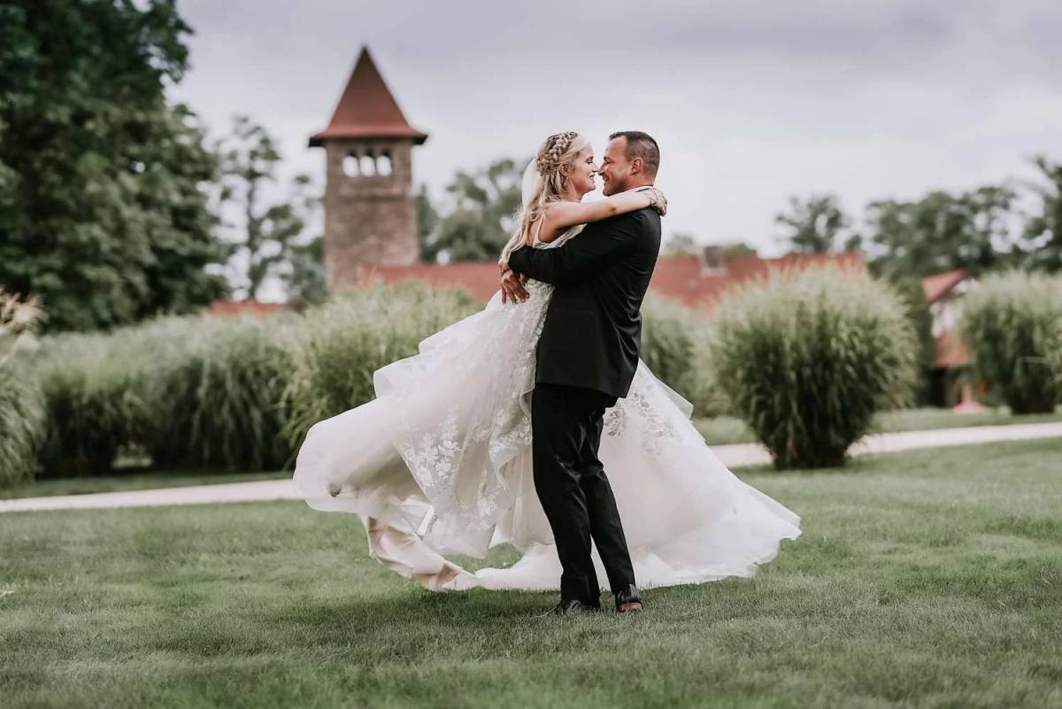 Wedding photo by Della Bella Photography, Avon, CT