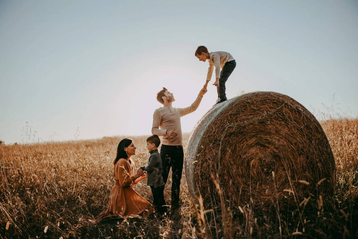Family photo by Bluegrass Bebe Photography, Louisville, KY