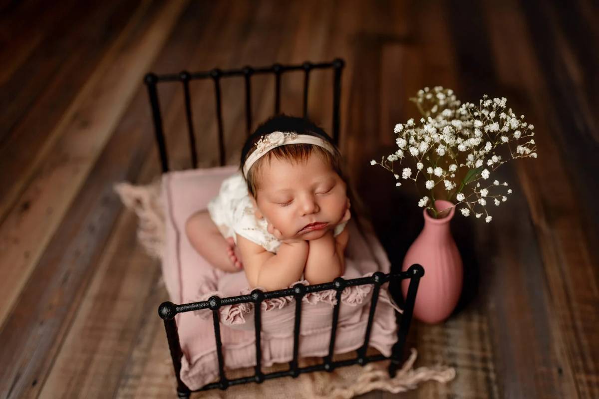Newborn photo by Chylea Denney Photography, Cave Springs, AR
