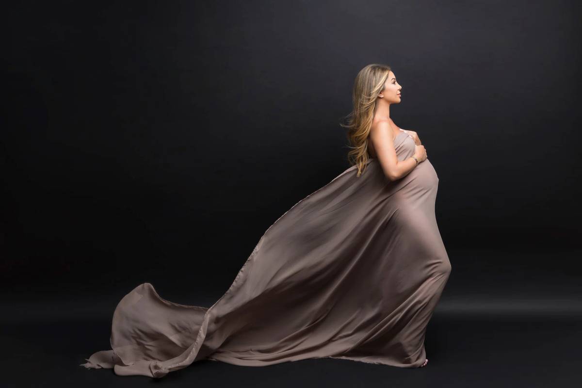 Maternity photo by Ani Portraits, Glendale, CA