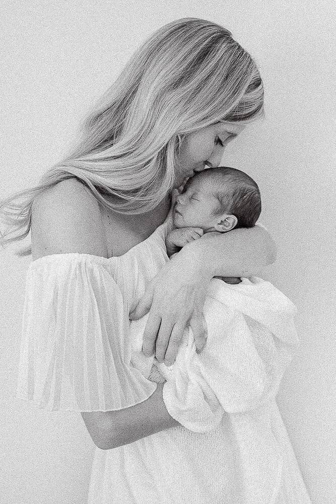 Newborn photo by Lynn-D Gunter Photography, Columbia, SC