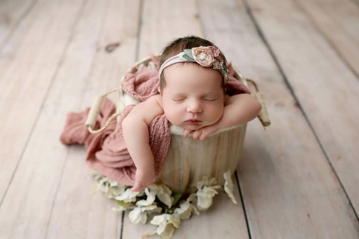 Newborn photo by Tara Lindley Photography, Eagle, ID