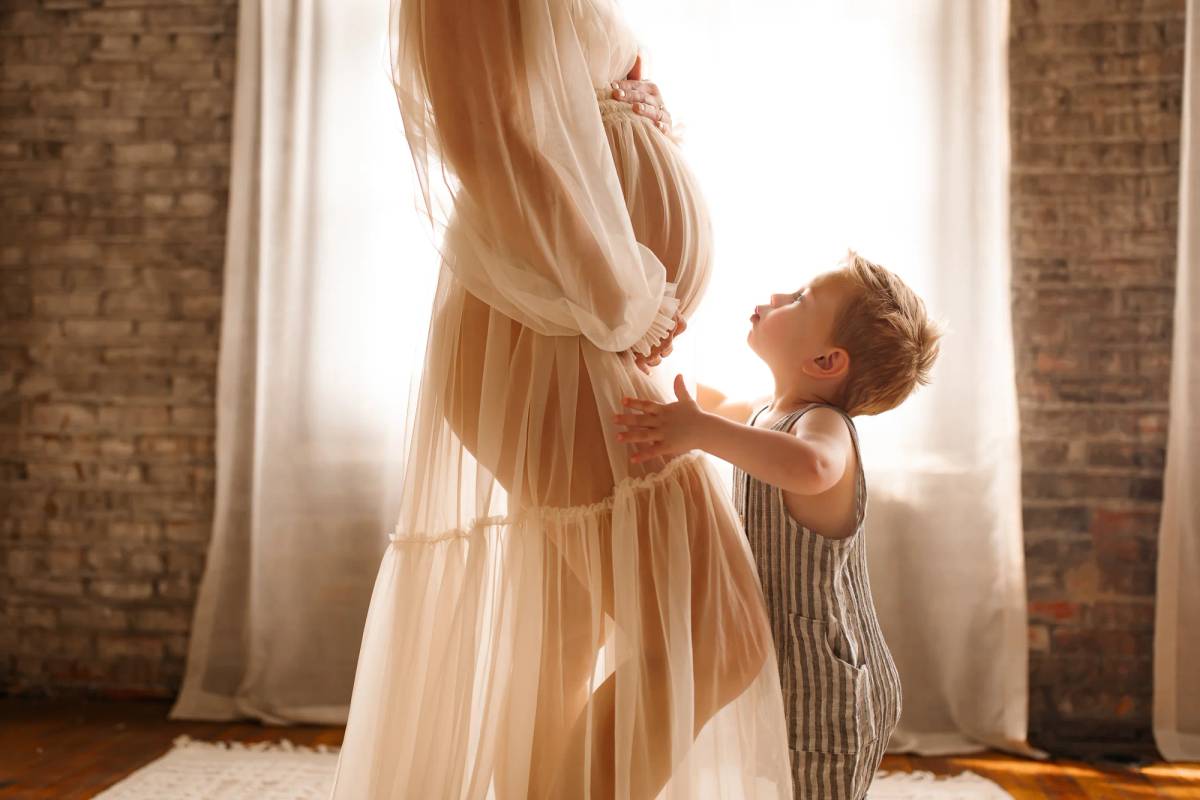 Maternity photo by Angela Slatten Photography, Kansas City, MO