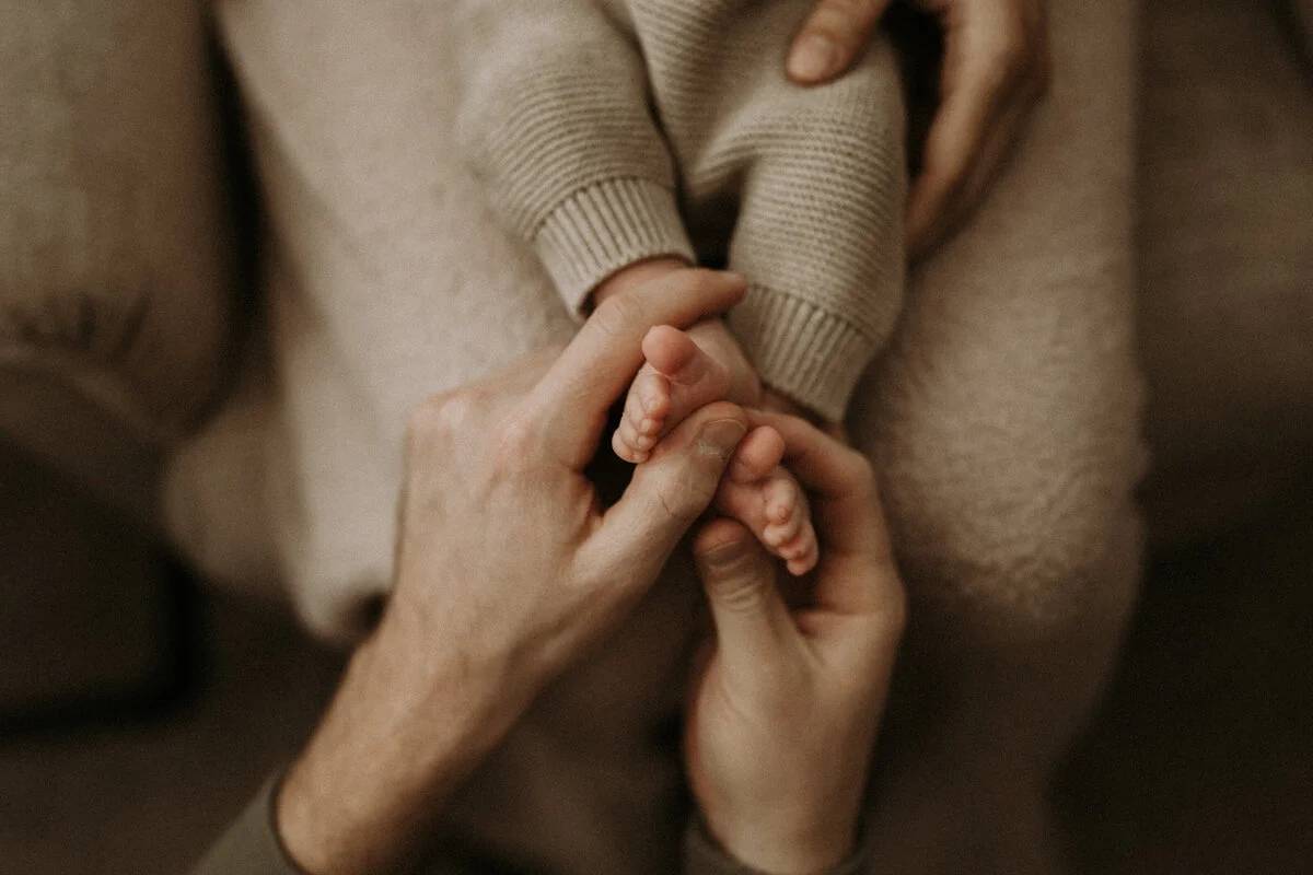 Newborn photo by Sun and Vine, Cincinnati, OH