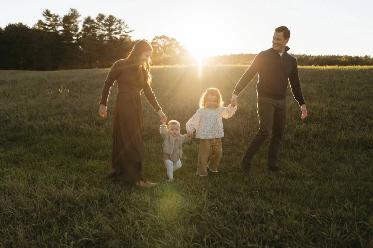 Family photo by Elise Meader Photography, Rutland, MA