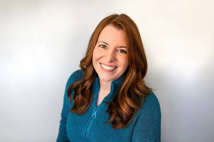 Kaitlyn, owner of Skyewater Photo + Film